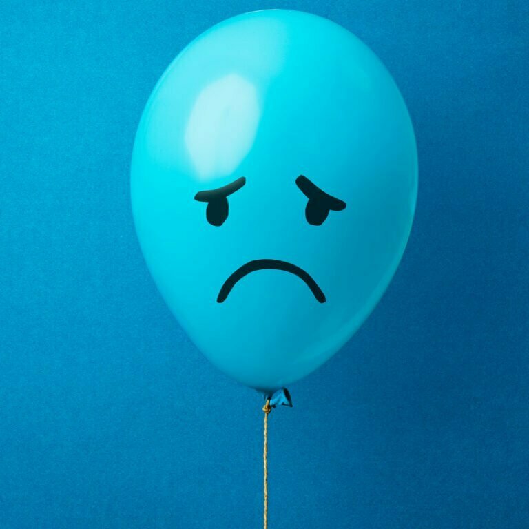 Син тъжен балон